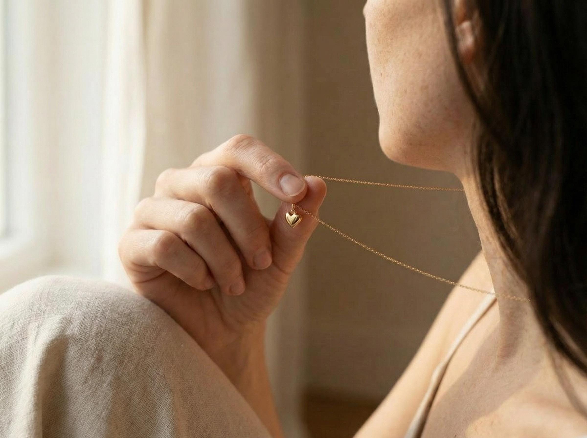 14K Solid Gold Heart Necklace - Dainty Cable Chain Pendant