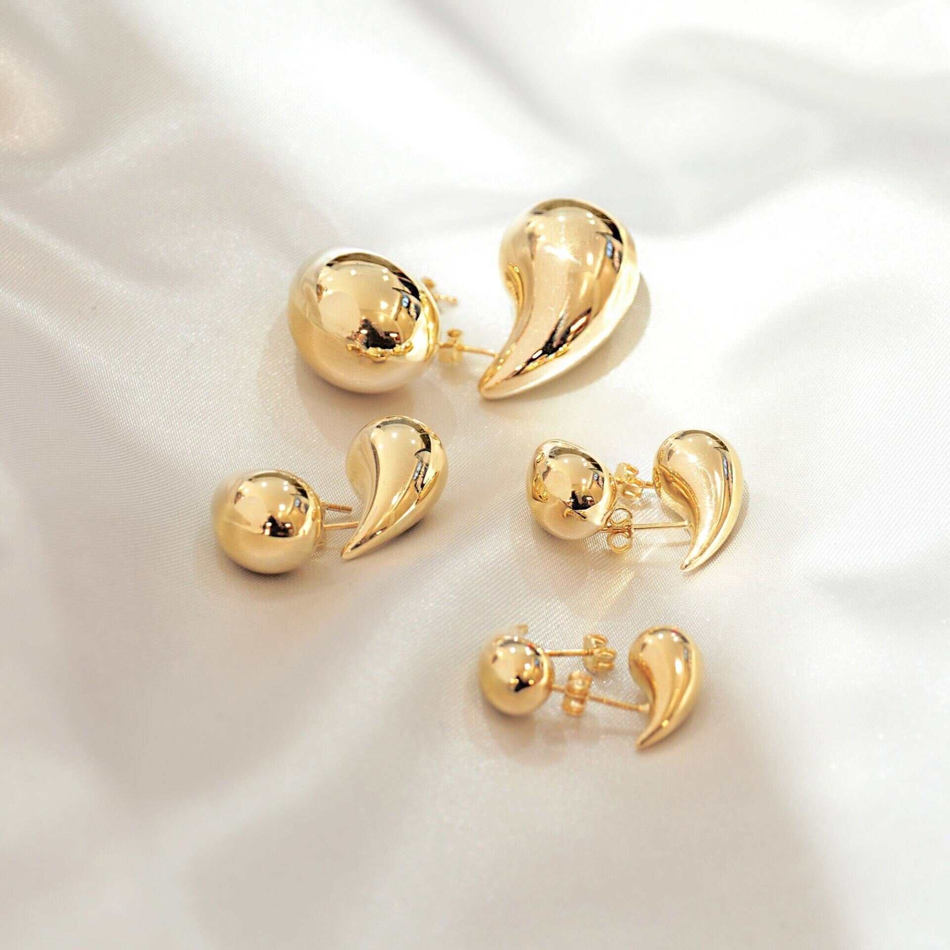 14k Gold Teardrop Earrings • Drop Earrings • Chunky Dome Hoop Earrings • Hailey Earrings • y2k Hoop • GOLDx